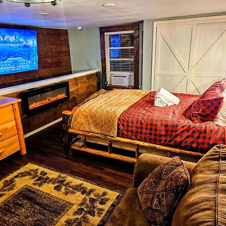 Private Cabin- Breakfast - Double Tub - 75In Tv - Sup - Washer Dryer - Bbq West Point Ngoại thất bức ảnh