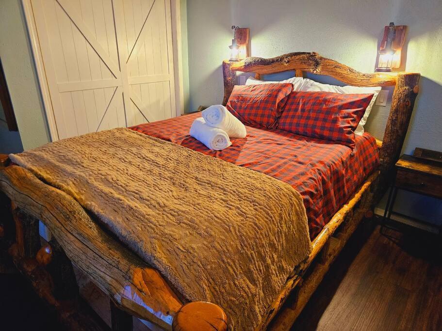 Private Cabin- Breakfast - Double Tub - 75In Tv - Sup - Washer Dryer - Bbq West Point Ngoại thất bức ảnh