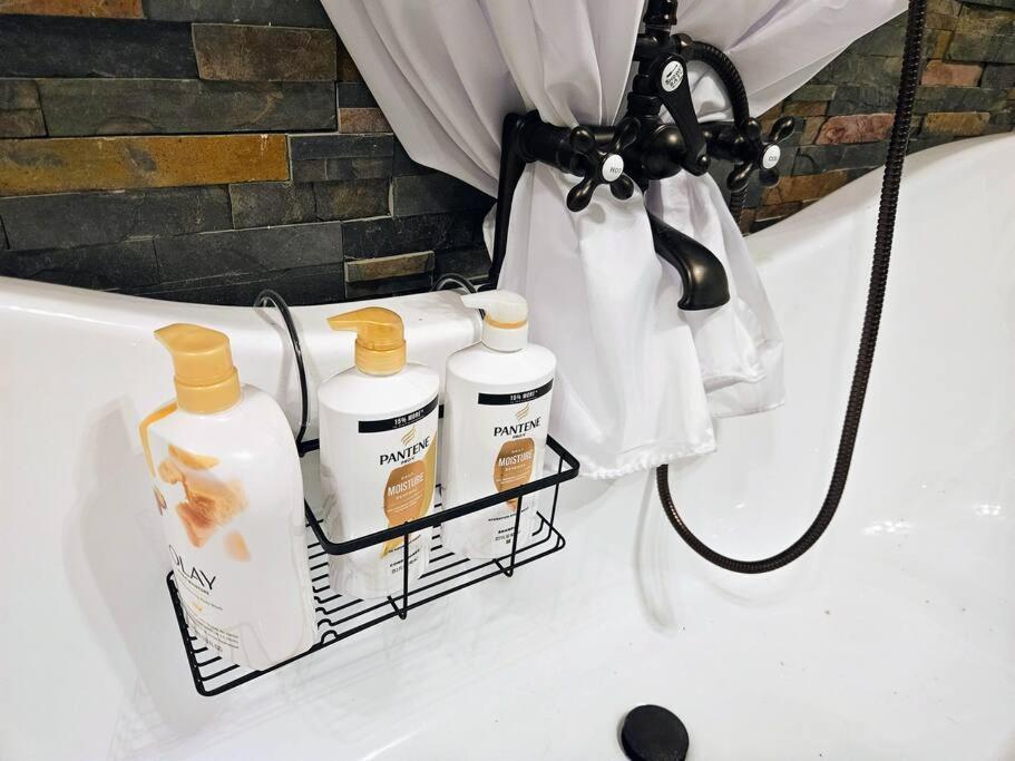 Private Cabin- Breakfast - Double Tub - 75In Tv - Sup - Washer Dryer - Bbq West Point Ngoại thất bức ảnh